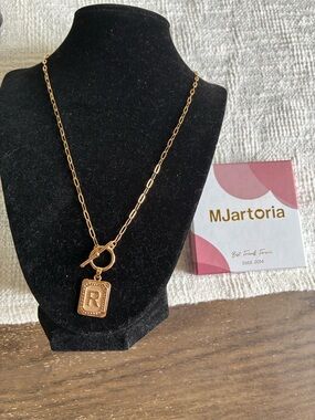 MJartoria “R” letter gold necklace